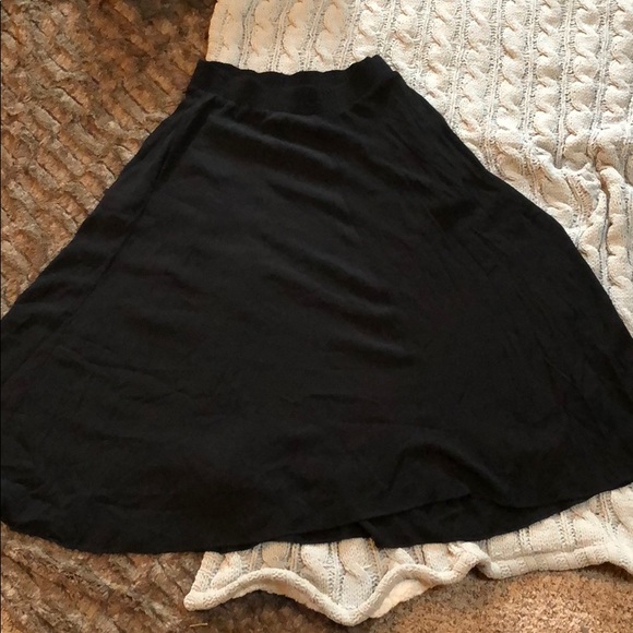 Dresses & Skirts - Flowing black maxi skirt